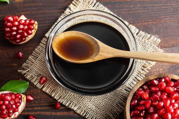 رب انار سنتی یک کیلویی_ آبگیری دستی_ پخته شده در دیگ مسی